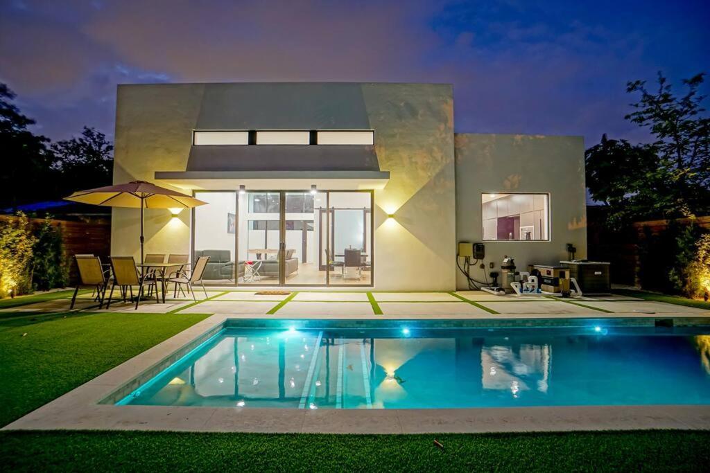 Design House -Heated Pool -Big Yard -Gated Parking Villa Miami Eksteriør billede
